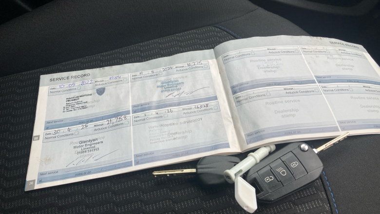 Peugeot 208 1.2 PureTech 82 Signature 5dr [Start Stop] Petrol Hatchback